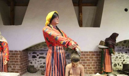 Çamaşırhane kadınların zorlu yaşamını yansıtıyor