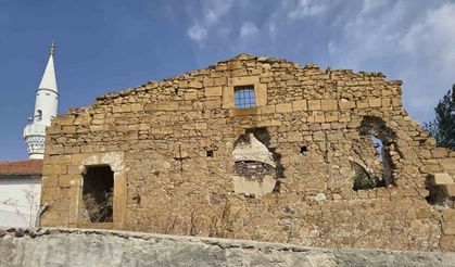 Garipler Köyü Kilisesi 300 yıllık tarihiyle zamana direniyor