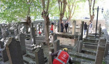 Tarihi mezar taşları kimliklendirme çalışmalarına başlandı