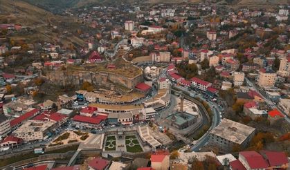 Bitlis'in tarihi çarşısı eşsiz renkleriyle görüntülendi