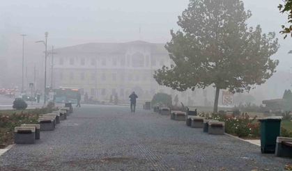 Sivas'ın tarihi kent meydanı sislere gömüldü