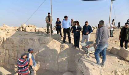 Vali Şıldak Harran'daki kazı çalışmalarını inceledi