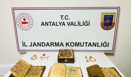Tarihi Kur'an-ı Kerim ve tarihi eser çıktı