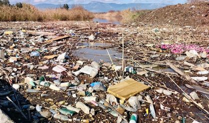 Tarihi Taşköprü yıkılmasın, plastikler denize ulaşmasın
