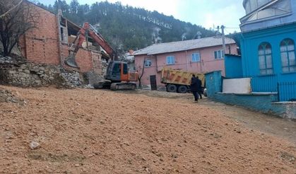 Kütahya'da tarihi caminin çevresi normale döndü