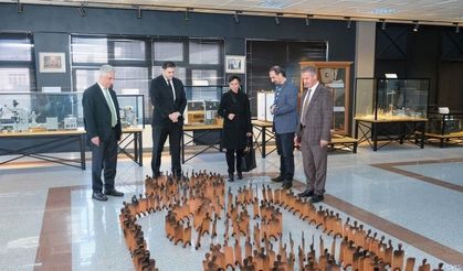 Atatürk Üniversitesi Araştırma Hastanesi Müzesi'nde anlamlı sergi: 'Maske, Mesafe, Temizlik'