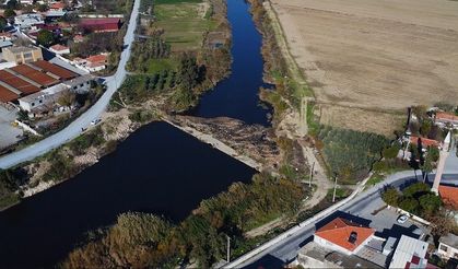 Tarihi Köprüye Çöp Tehdidi!