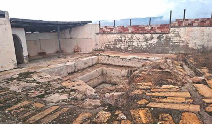 Kütahya Tarihi Roma Hamamı Bakımsızlıktan Yok Oluyor