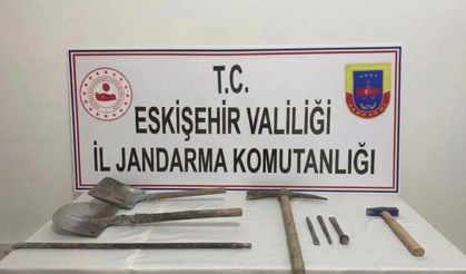 Kaçak kazı yapan 3 şüpheli suçüstü yakalandı