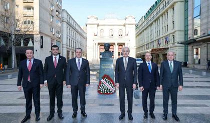 TBMM Başkanı Kurtulmuş, Romanya'da Atatürk Anıtı'nı ziyaret etti