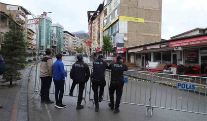 Hakkari'de temel kazısı paniği: Kayma sonucu iş yerleri mühürlendi