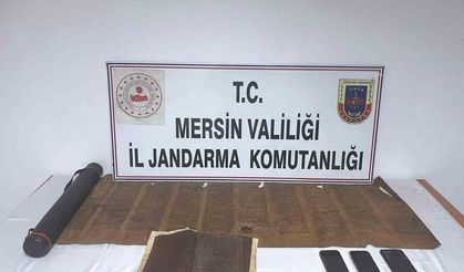 Mersin'de tarihi eser operasyonu: Tevrat ve el yazması eser ele geçirildi