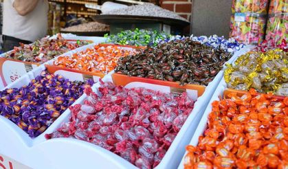 Tarihi Kemeraltı Çarşısı'nda Kurban Bayramı yoğunluğu yaşanıyor