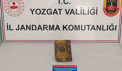 Yozgat'ta paha biçilemeyen altın yazma tarihi kitap ele geçirildi