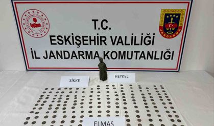 Jandarma tarihi eser değerinde 1 elmas, 1 heykel ve 194 bronz sikke ele geçirdi, şüpheli tutuklandı