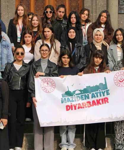 Şehit ve gazi kızları tarihi mekanları geziyor