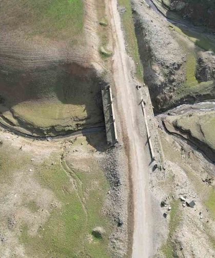 Gökçe Barajı'nda tarihi yolun kalıntıları gün yüzüne çıktı