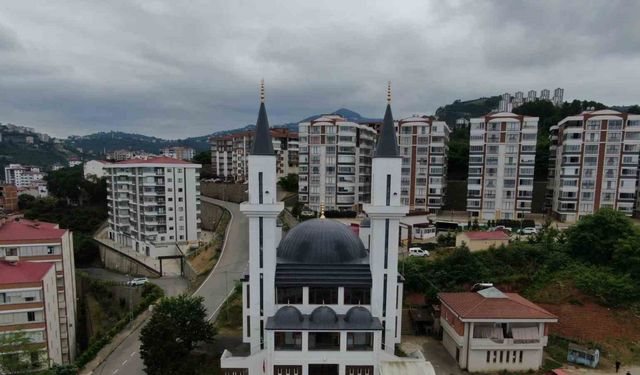 Kiliseye Benzetildiği İçin İnşaatı Duran Cami 18 Yıl Sonra Açıldı