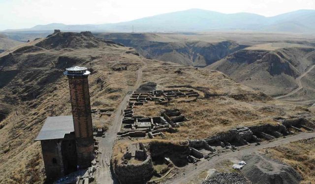 Ani'de Selçuklu Eserleri ve Motifler