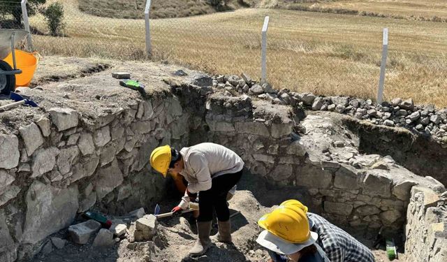 Kazılarda Görev Alan Öğrenciler Mesleği Sahada Öğreniyor