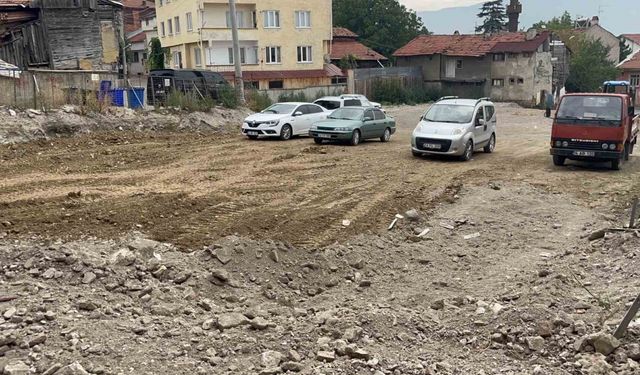 Tarihi Hamamın Üzeri Otopark Oldu