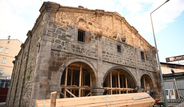 Fetih Cami'nin Restorasyonu Sürüyor