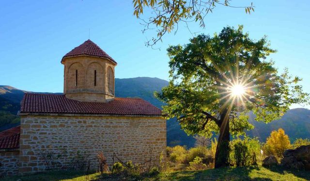 674 Yıllık Manastırda Sonbaharın Sessiz Güzelliği