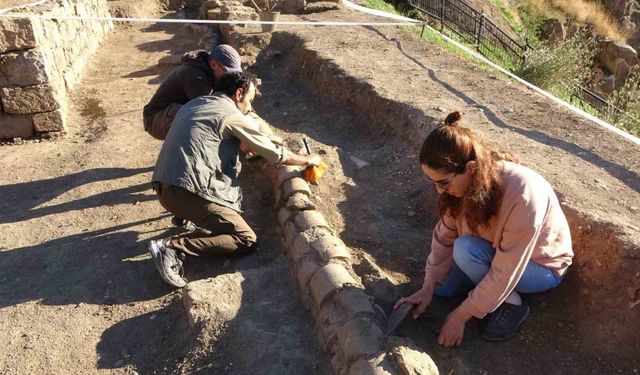 Kale Kazısında 500 Yıllık Su Künkleri Bulundu