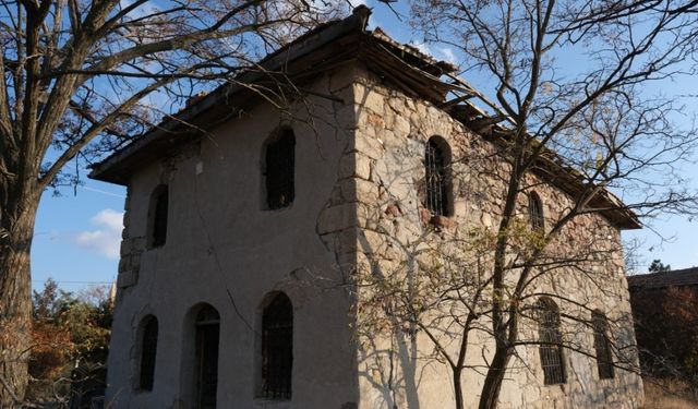 Asırlık Cami Harabeye Döndü