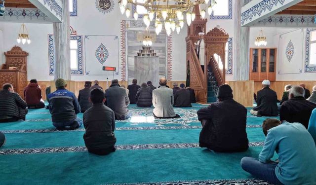 Yangından Etkilenen Cami İbadete Açıldı