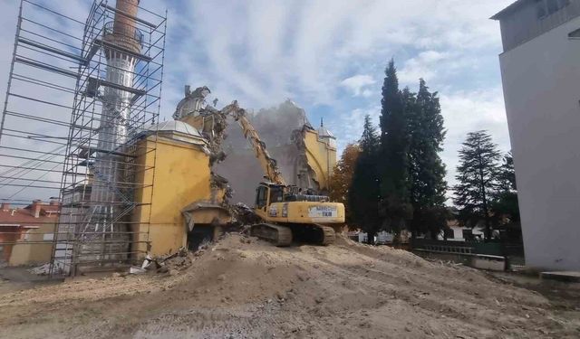 Yıkımı Başlanan Caminin Minaresi Özel Koruma Altında