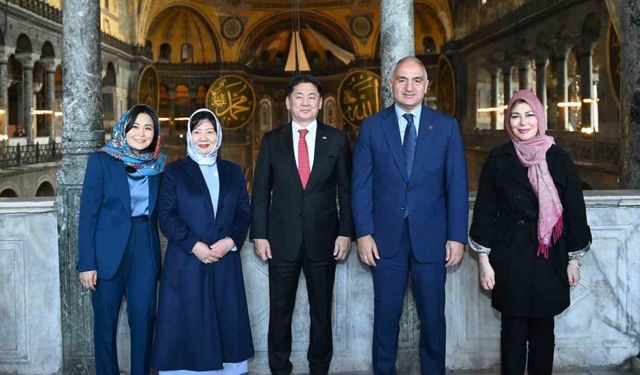 Bakan Ersoy ve Moğolistan Cumhurbaşkanı'ndan İstanbul Çıkartması