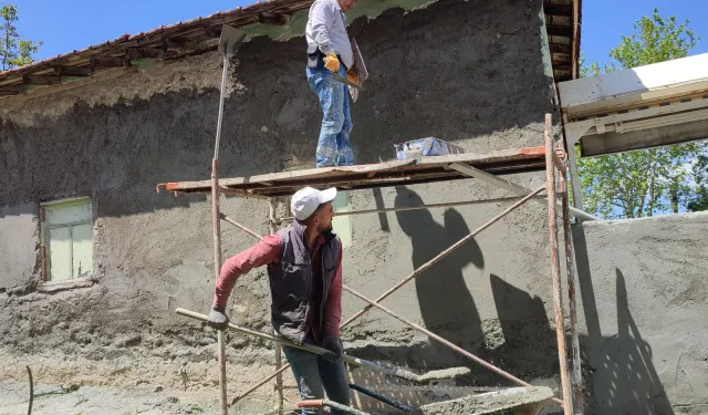 Mahalleli El Ele Verdi, Cami Baştan Sona Yenilendi