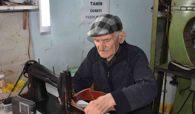 20 Metrekarelik Dükkanda Fabrikasyona Direniyor