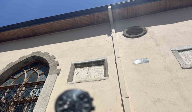 616 Yıldır Güneş Işığı ile Namaz Vakitlerini Gösteriyor
