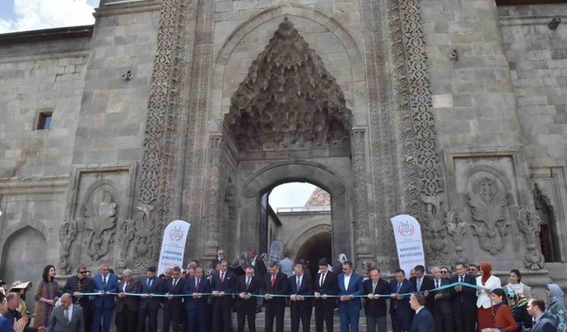Tarihi Çifte Minareli Medrese’de Anlamlı Organizasyon