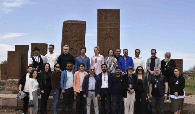 Tarihi Selçuklu Mezarlığı’na Ünlü Akını