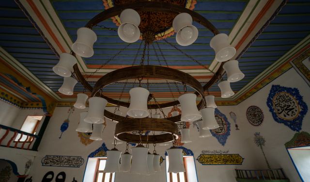 700 Yıllık Cami Zamana Meydan Okuyor