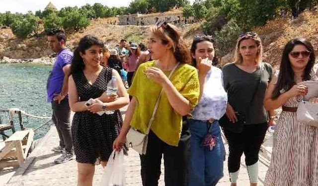 Akdamar Adası ve Ören Yerlerine Ziyaretçi Akını