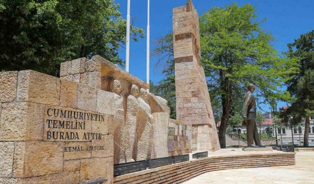 Atatürk Anıtı’nın Çevre Düzenlemesi Tamamlandı