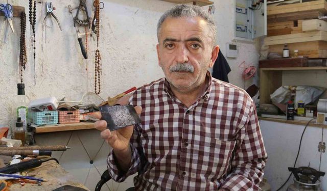 Kemik Taraklar, İşlenerek Sanat Eserine Dönüştürülüyor