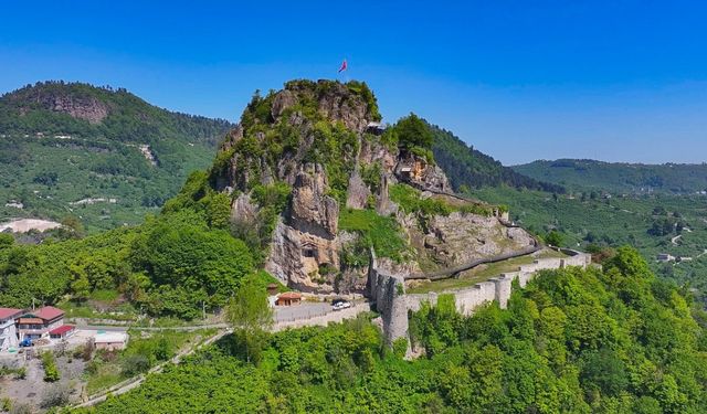 Ünye Kalesi 14 Günde 35 Bin Ziyaretçiyi Ağırladı