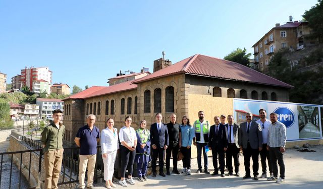 Vali Karakaya, Restorasyonu Süren Kazımpaşa İlkokulu’nda İncelemelerde Bulundu