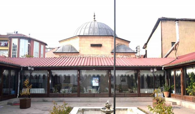 Kütahya Rüstem Paşa Medresesi Tarihe Işık Tutuyor