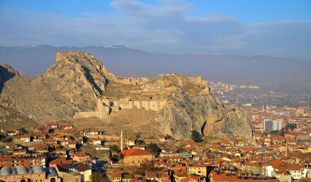 DRAKULA'NIN ZİNDANINDA ZAMANA YOLCULUK SÜRÜYOR