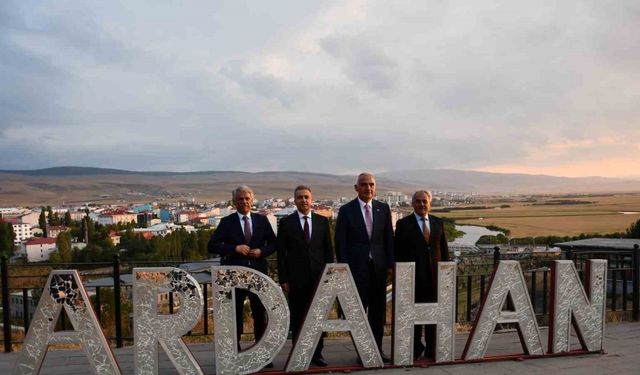 Bakanı Ersoy, tarihi Ardahan kalesinde inceleme yaptı