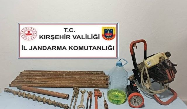 Kaçak kazı yapan 2 kişiye jandarmadan suçüstü