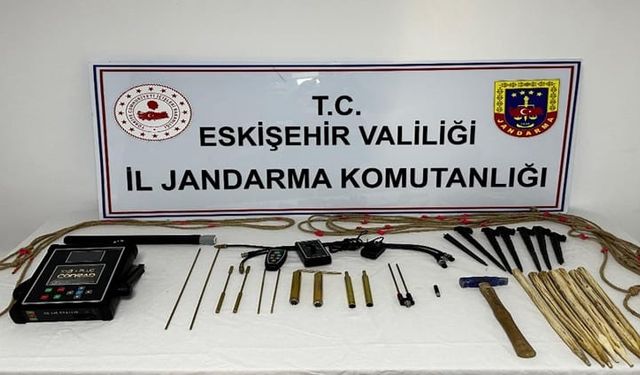 Kaçak kazı yapan 5 şüpheliye jandarmadan suçüstü