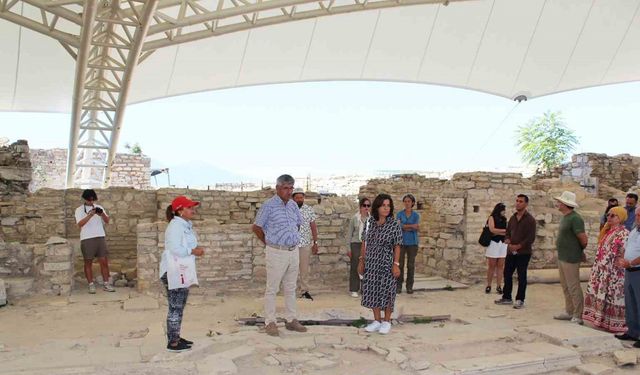 Rektör Kaçar Kadıkalesi kazı alanında incelemelerde bulundu