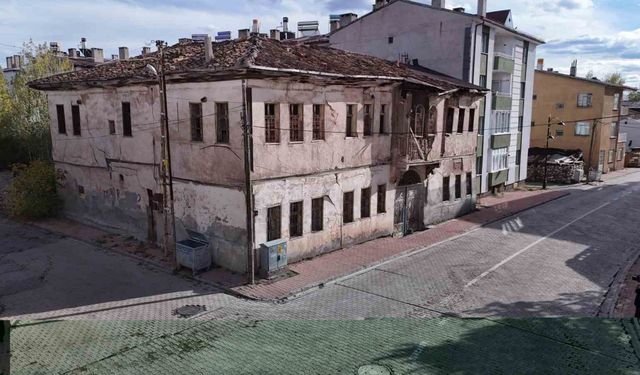 Zamana direnen asırlık konaklar